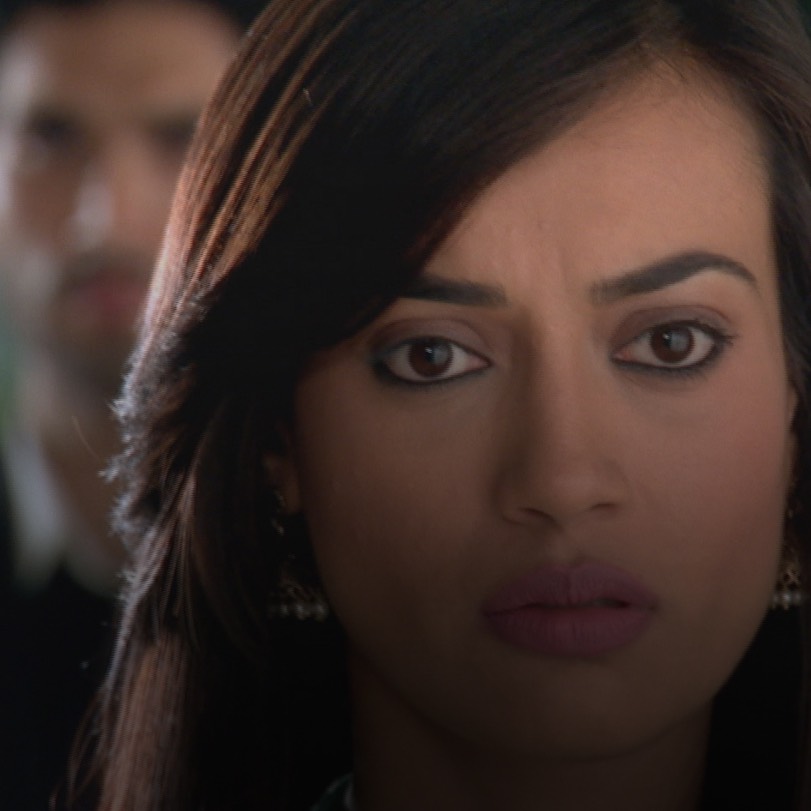 Seher meets with an accident and dies. The truck carrying Sanam also m
