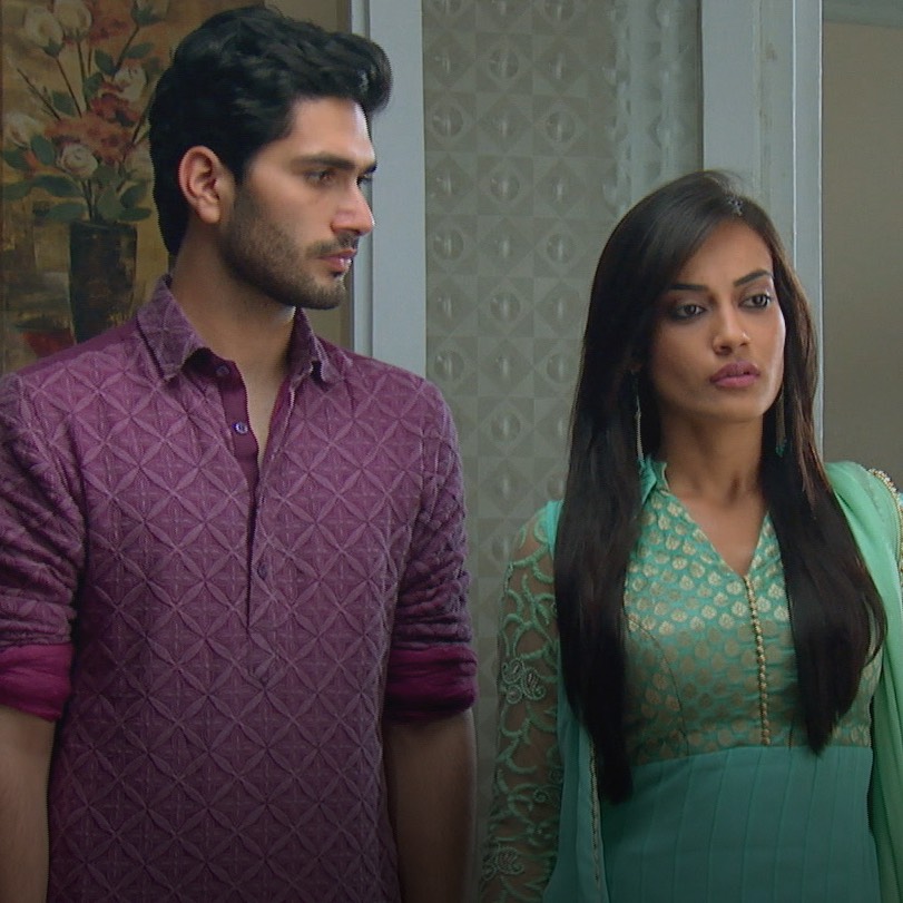 Seher meets with an accident and dies. The truck carrying Sanam also m
