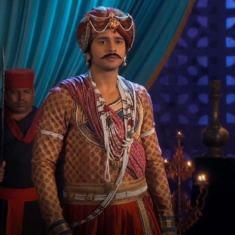 Joudah is being attacked and Jalal is trying to rescue her