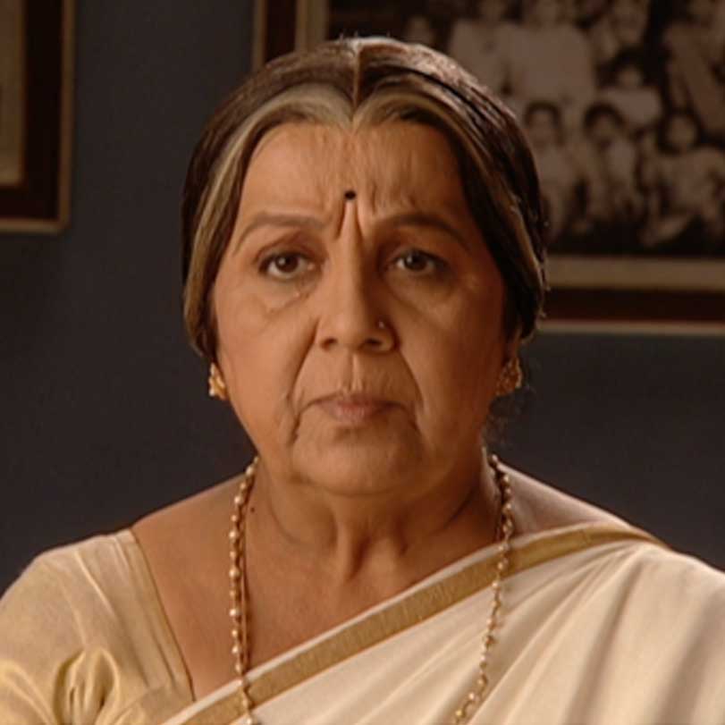 Bhagirathi takes a call for Sharayu and hears Lakshmikant’s voice.