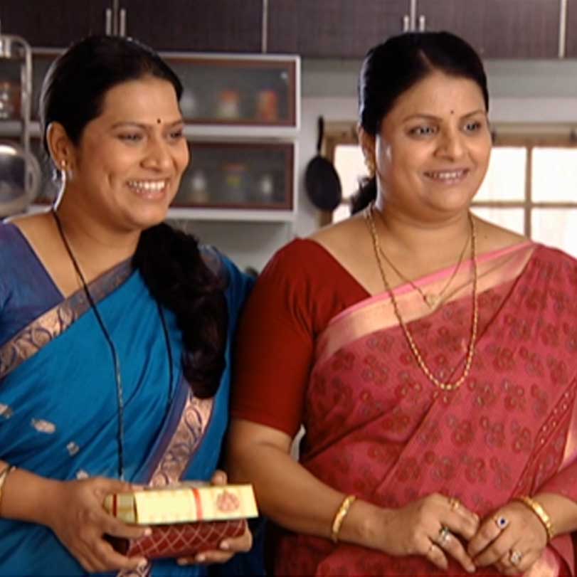 The women decide to send Janhavi and Shree on a vacation.