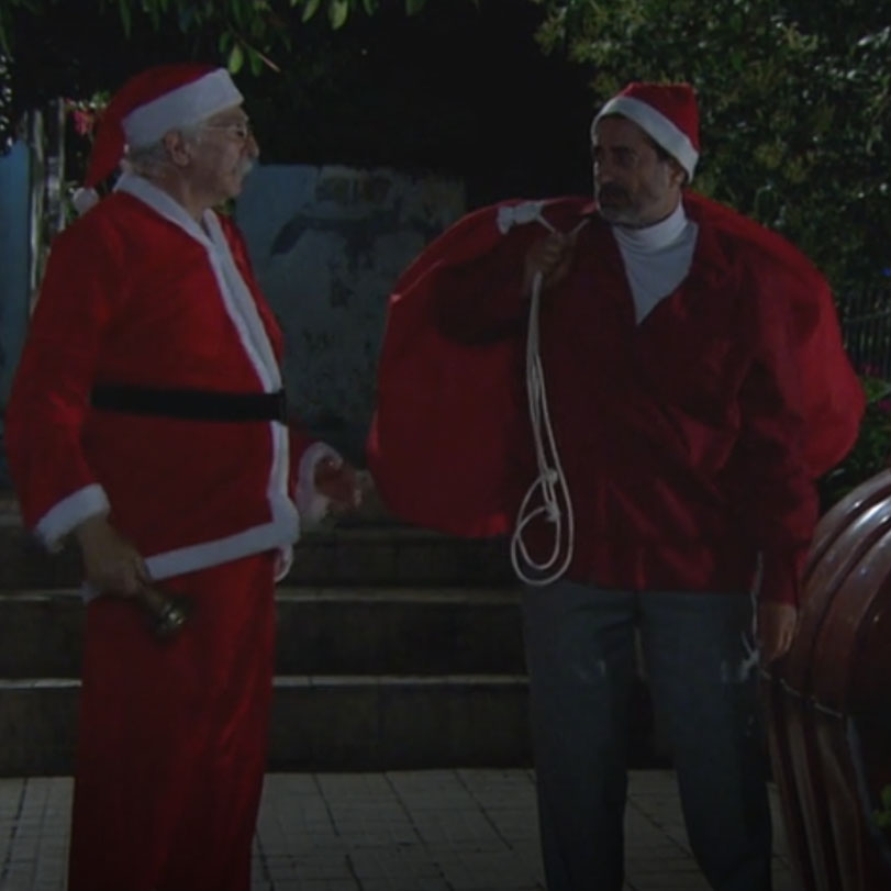 يقرر بابا نويل توزيع الهدايا للأطفال في بلده التي تشهد الحرب لجلب الفر
