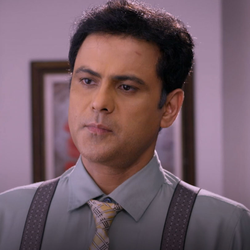 Akshat refuses to believe Vikrant and sends him to jail, but Guddan ba