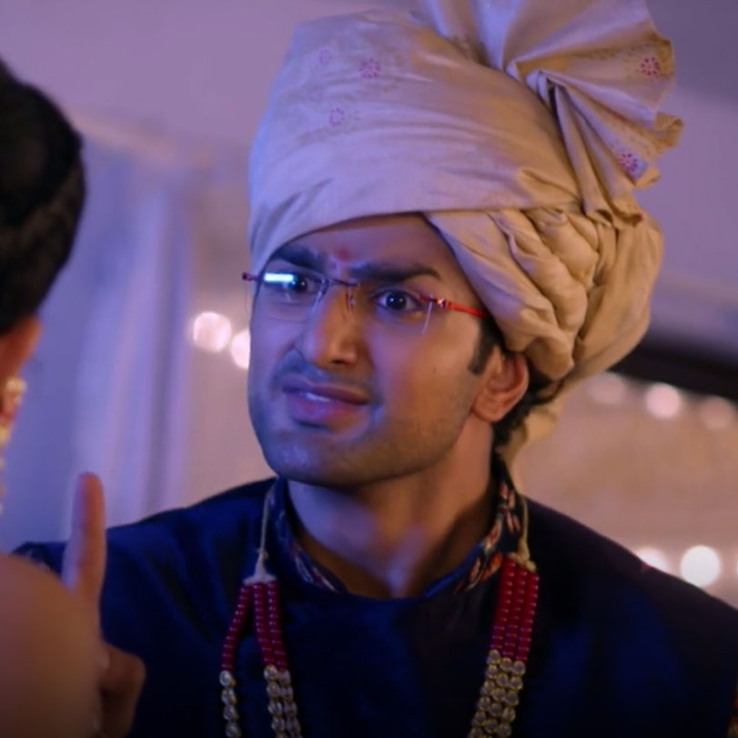 Akshat is determined to marry Antara after Guddan’s failure to prove h