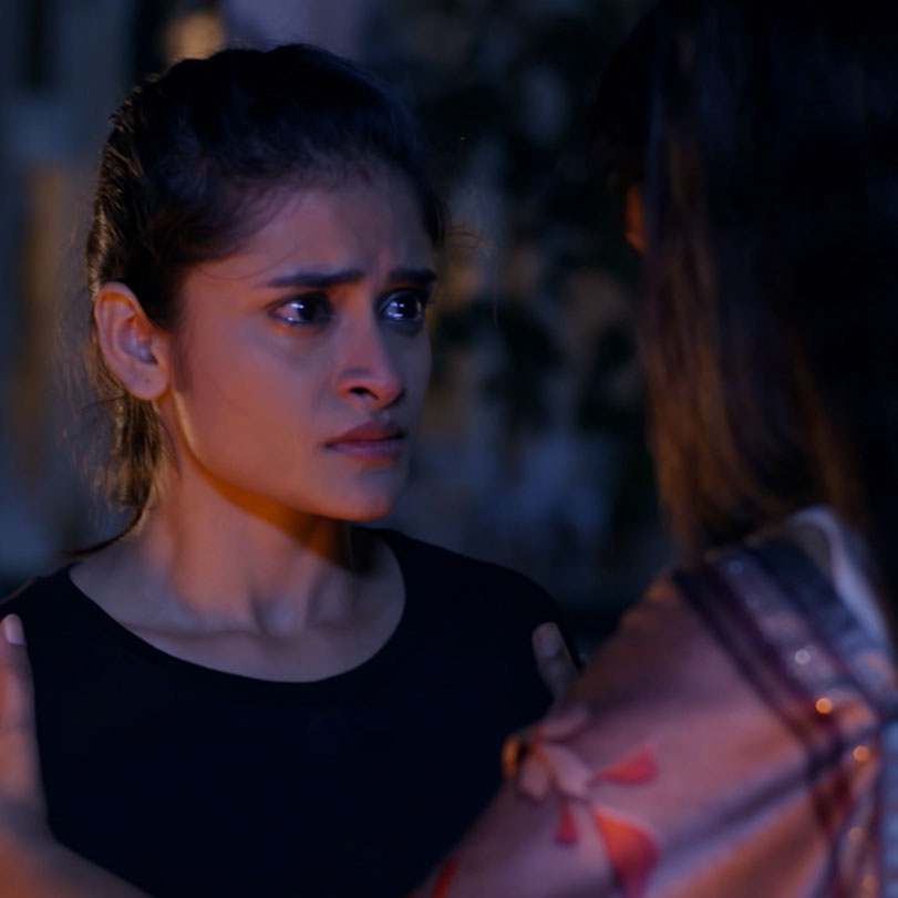 Guddan finds a clue and realizes that Akshat is trying to save not Ant