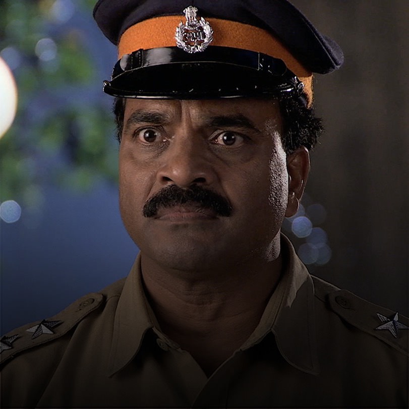 Abhi returns to the hotel to find a shocking surprise awaiting him.