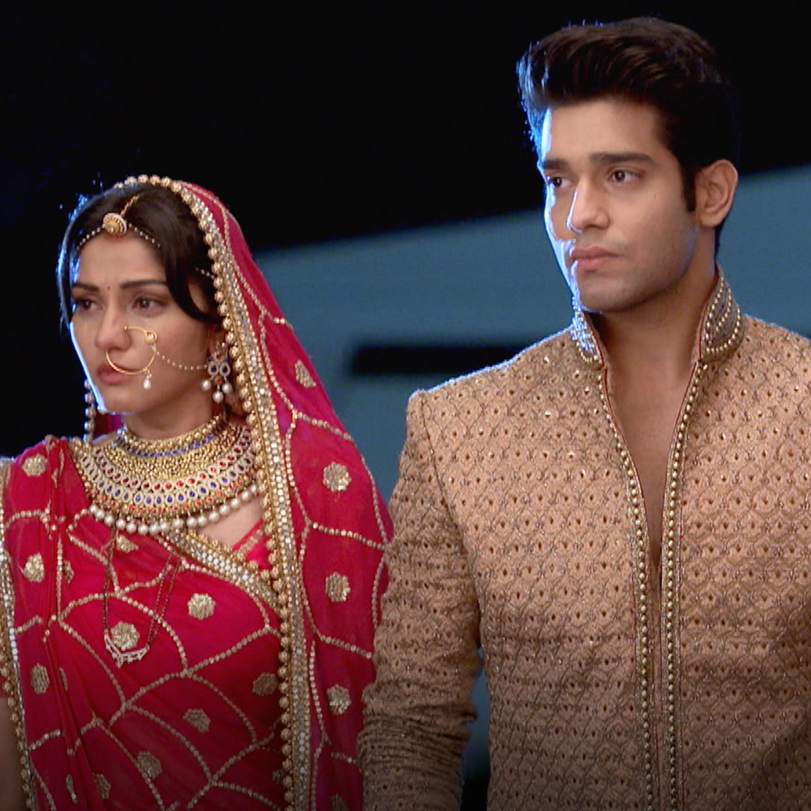 Ranveer and Suman try to find a solution together for their problem. S