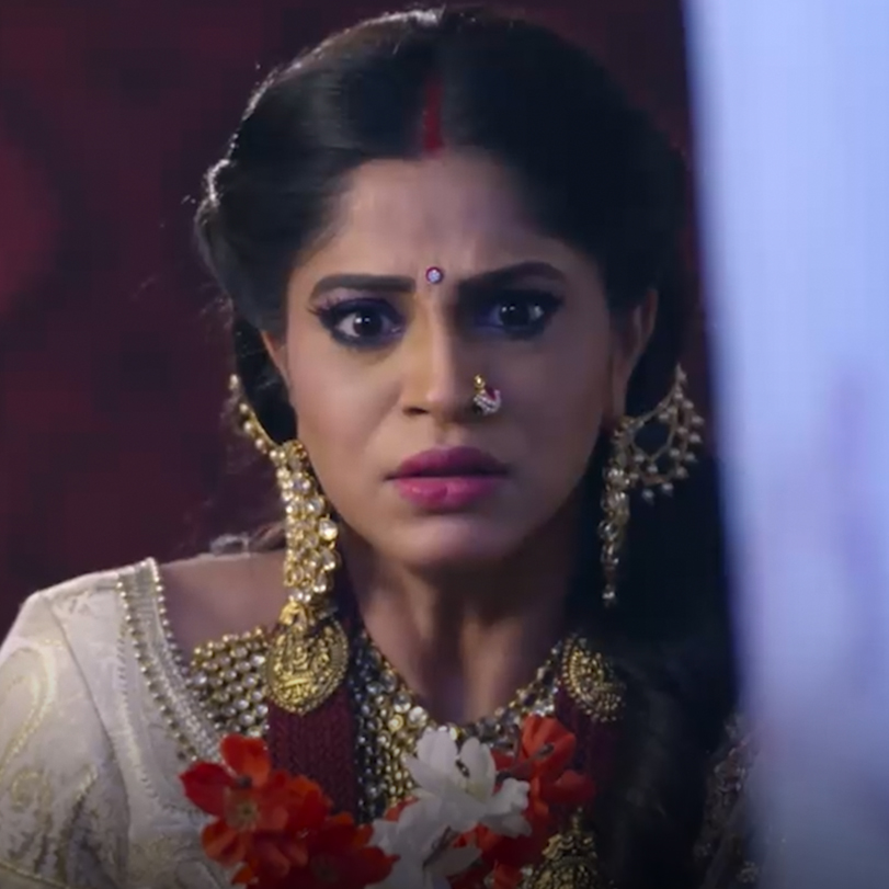 Guddan returns back to Akshat’s house, but Lakshmi asks her to leave t