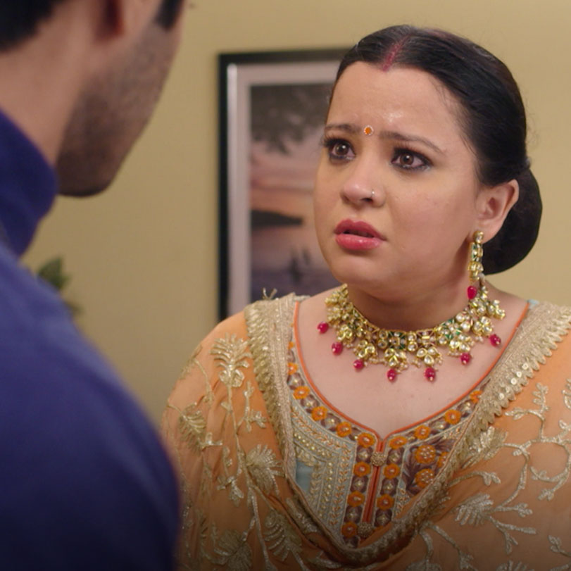 Jackie’s mother walks into the Agarwal mansion to warn her son and tel