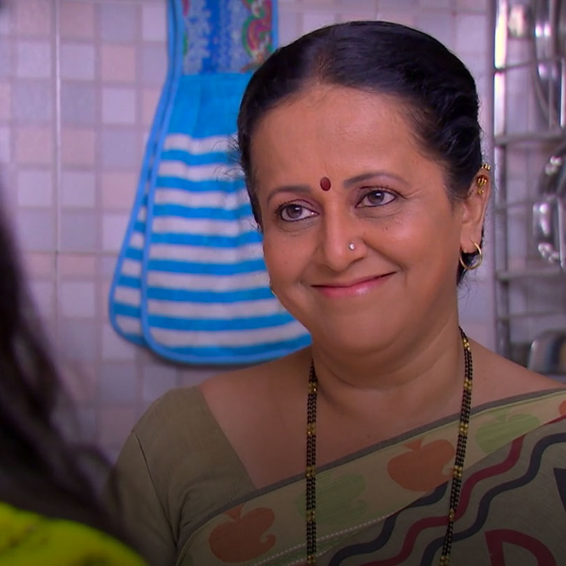 How Lalita treat Swanndy's sister?  And What is the surprises that hid