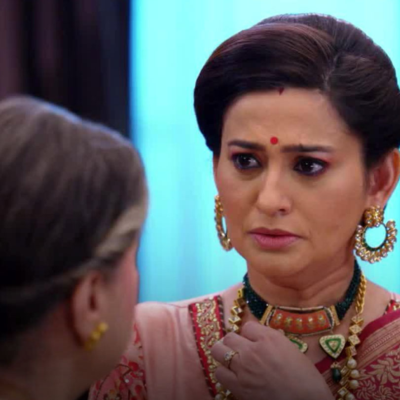 Nila is trying to keep Lakshmi away from Rishi, will she succeed?