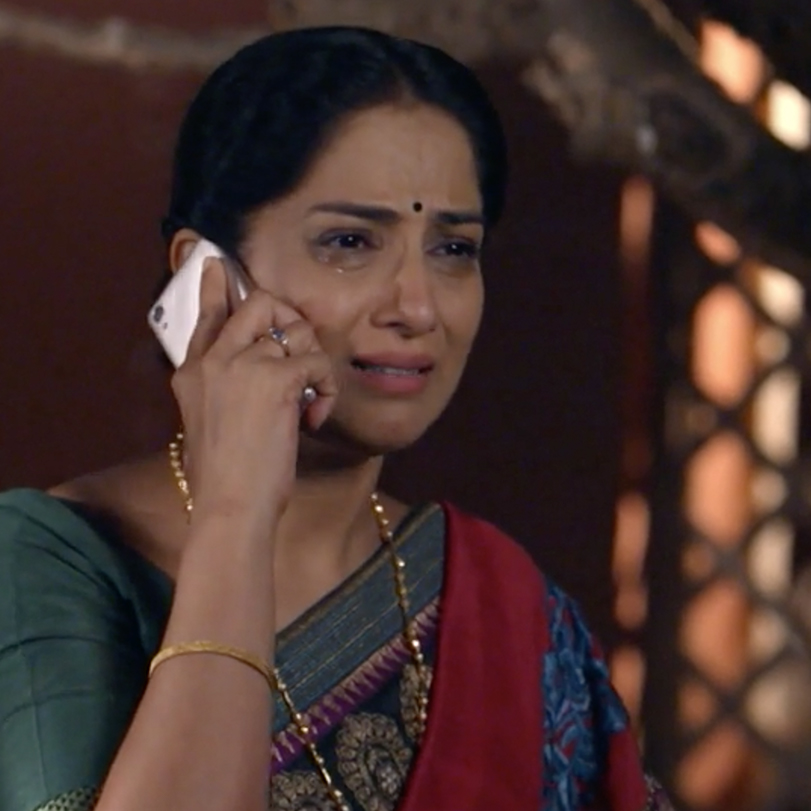 Anupria is threatened by her brother to kill Kalyani if she does not l