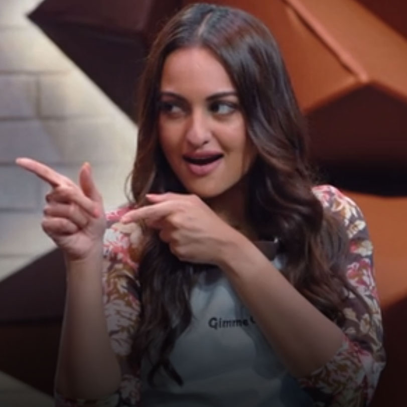 Bollywood celebrities Sonakshi & Ileana learn to cook their favorite d