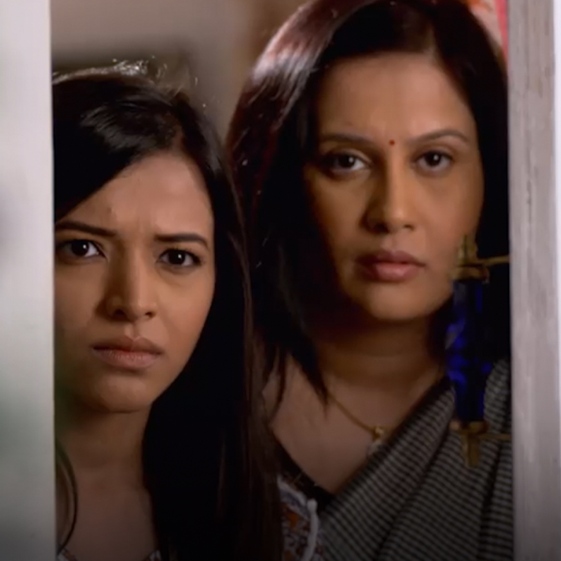 Adi lashes out on Jhanvi for misplacing the documents, therefore she l
