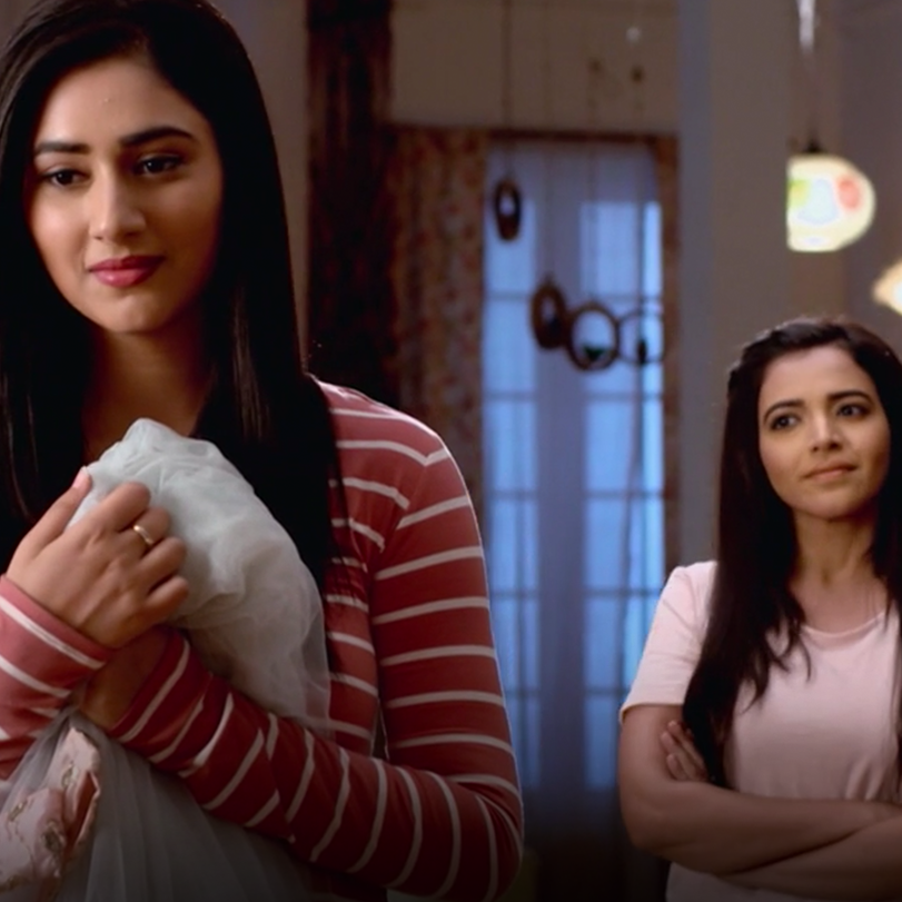 Someone tries to kill Aditya's father, and Janvi tells her sister, Sor